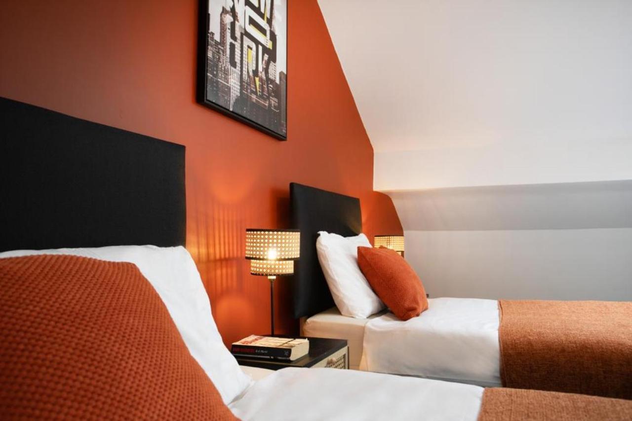 Spacious 2 Bedroom Apartments - 5 Mins From Qmc, Universities And City Centre! Nottingham Dış mekan fotoğraf