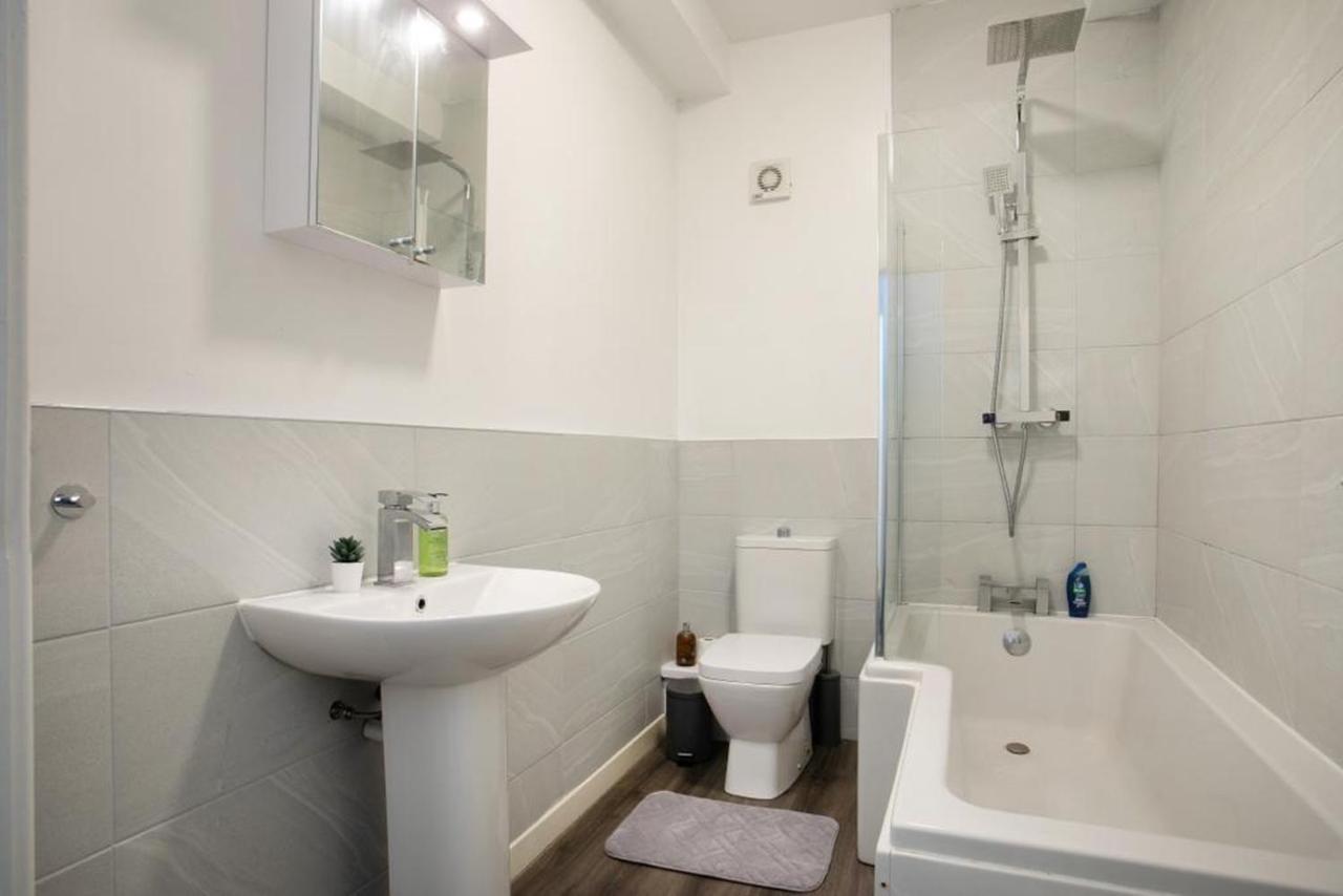 Spacious 2 Bedroom Apartments - 5 Mins From Qmc, Universities And City Centre! Nottingham Dış mekan fotoğraf